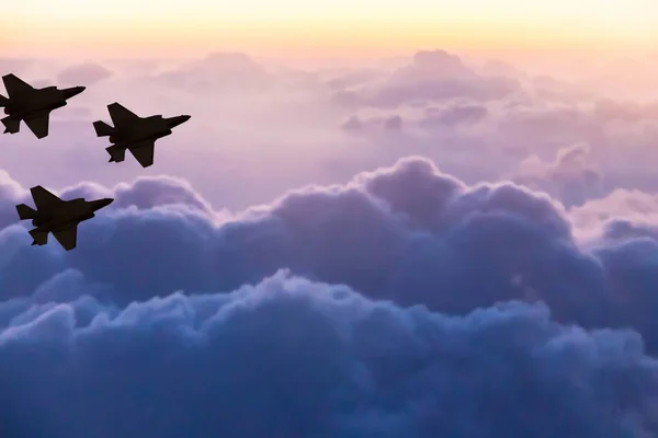 Silhouetten Von Drei Flugzeugen Vor Dem Hintergrund Des Sonnenuntergangs — Stockfoto