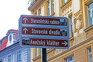 Prague, Çek Cumhuriyeti-Temmuz 23,2017: turist yön-e doğru ana makas-in ilgi.