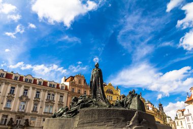 Jan Hus anıt gün boyunca eski şehir Meydanı Prag, Çek Cumhuriyeti