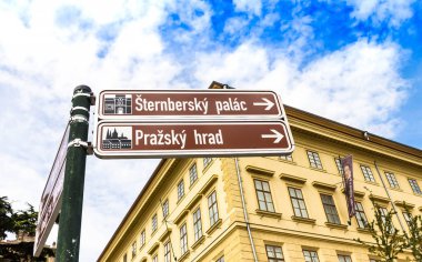 Prague, Çek Cumhuriyeti-Temmuz 23,2017: turist yön-e doğru ana makas-in ilgi.