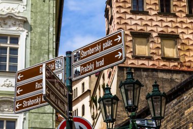 Prague, Çek Cumhuriyeti-Temmuz 23,2017: turist yön-e doğru ana makas-in ilgi.