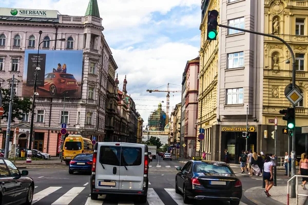 Praga República Checa Julio 2017 Tráfico Calle Dentro Parte Histórica — Foto de Stock