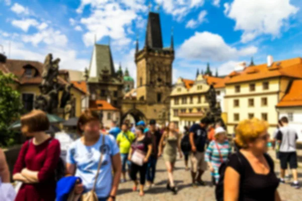 Praga República Checa Vista Turva Multidão Turistas Ocupados Ponte Charles — Fotografia de Stock