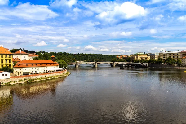 Panoramautsikt Över Vltava Floden Från Karlsbron Prag Vacker Sommardag Tjeckien — Stockfoto