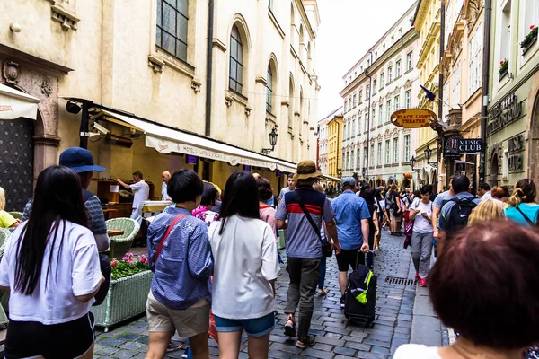 Praga República Checa Julio 2017 Gente Está Caminando Calle Cerca — Foto de Stock