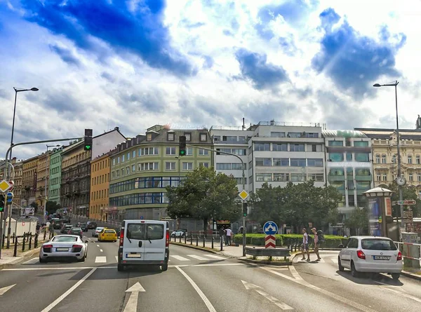 Vista Borrosa Del Tráfico Calle Carretera Dentro Gran Ciudad Europea — Foto de Stock