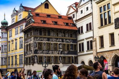 Prague, Çek Cumhuriyeti-Temmuz 23,2017: turist ile Eski Şehir Meydanı, Prag, turistlerin popüler Old Town çeyreğinde tarihi Meydanı