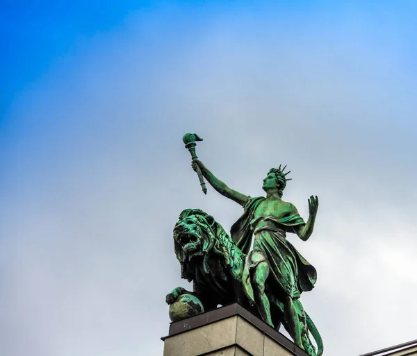 Prague République Tchèque Monument Sur Toit Banque Nationale Tchèque Siège — Photo