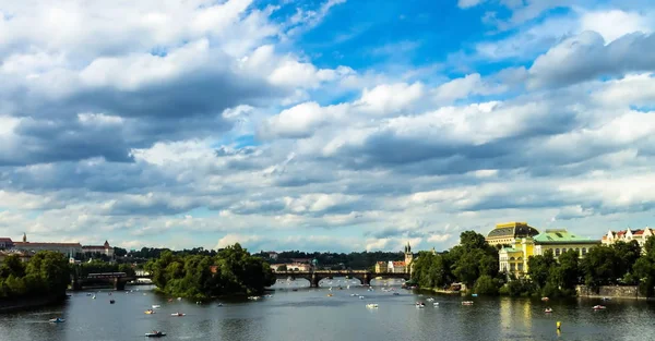 Výhledem Pražské Panorama Karlův Most Řeku Vltavu Pozdním Létě Odpoledne — Stock fotografie