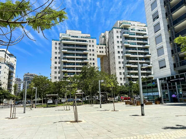 Tel Aviv Israel Mai 2020 Modernes Mehrfamilienhaus Auf Wunderschönem Himmelshintergrund — Stockfoto