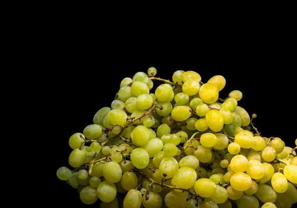 Uvas Verdes Dulces Sobre Fondo Negro —  Fotos de Stock