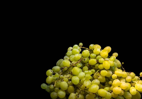 Uvas Verdes Dulces Sobre Fondo Negro —  Fotos de Stock