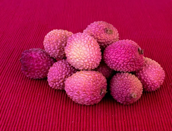 Lychee Pequena Fruta Arredondada Com Carne Perfumada Branca Doce Uma — Fotografia de Stock