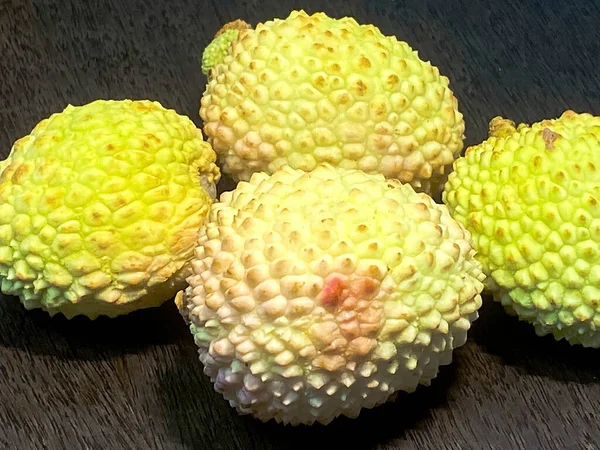 Lychee Pequena Fruta Arredondada Com Carne Perfumada Branca Doce Uma — Fotografia de Stock