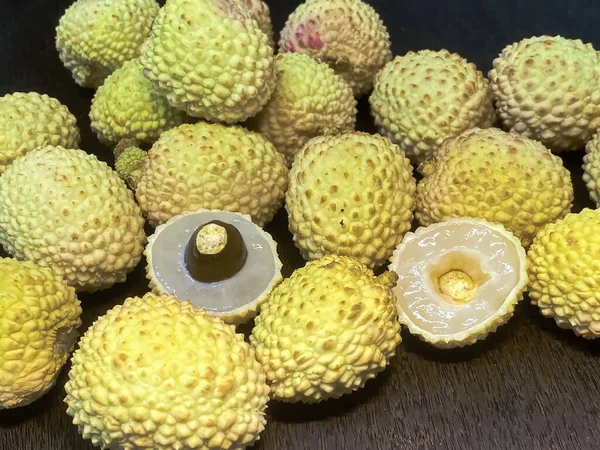 Lychee Pequena Fruta Arredondada Com Carne Perfumada Branca Doce Uma — Fotografia de Stock