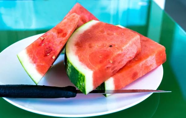 Slices Red Ripe Sweet Watermelon White Plate Green Glass Table — Stock Photo, Image