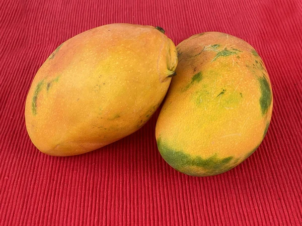 Mango Fruta Servilleta Tela Roja Mesa — Foto de Stock