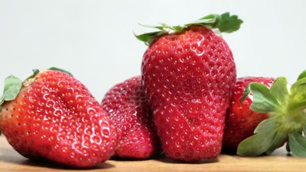 Beautiful Sweet Cope Red Strawberries Red Summer Berries Close Healthy — Videoclip de stoc