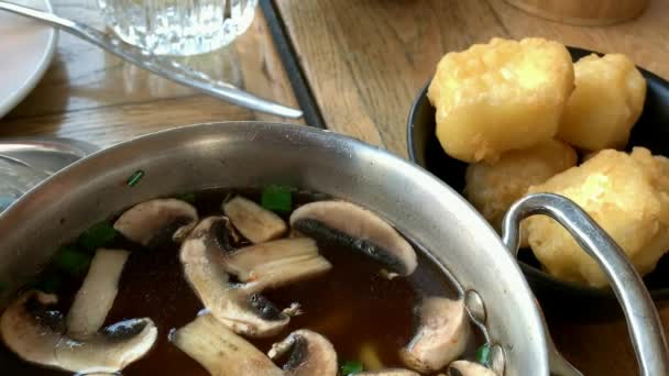 Hot Japanese soup with mushrooms, noodles and tofu in a metal pan. 4K — Stock Footage Hot Japanese Soup Mushrooms Noodles Tofu Metal Pan Stock Footage