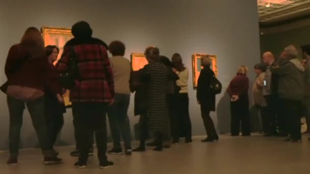 以色列特拉维夫 2019年1月29日 一个艺术博物馆大厅的游客和游客 拥有全国最大的绘画和雕塑收藏 — 图库视频影像