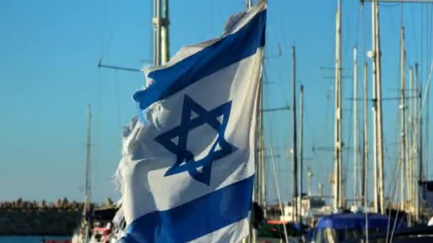 Bandera Israelí Desgarrada Sobre Yate Puerto Deportivo — Vídeos de Stock