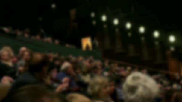 Gli Spettatori Nell Auditorium Del Teatro Prima Dello Spettacolo Vista — Video Stock