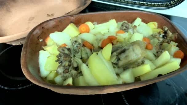 Carne Estofada Con Patatas Cebollas Zanahorias — Vídeo de stock