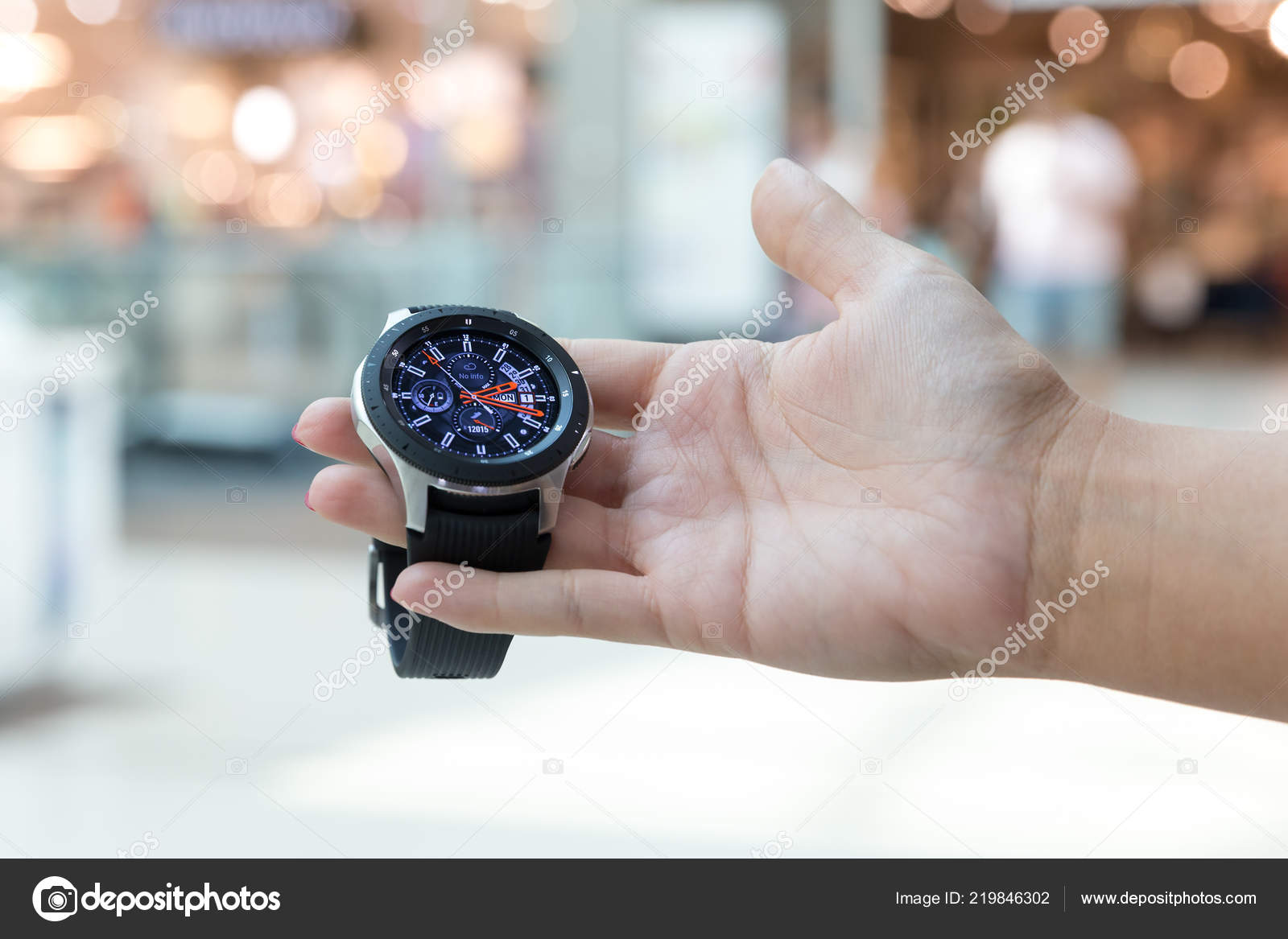 Belgrade Serbia September 2018 New Samsung Galaxy Watch R800 Displayed – Stock Editorial Photo © nemanjazotovic