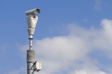 Londra havaalanında dışında bir güvenlik kamerası