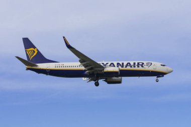 Pisa Havaalanı (Galileo Galilei Pisa, İtalya - 15 Ocak 2017 - A Ryanair Boeing 737-600 toprakları)