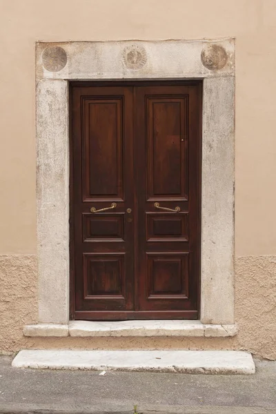 Old Wooden Italian Door — Stock Photo, Image