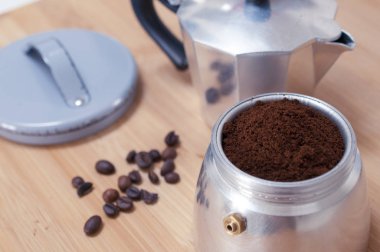 Moka hazırlanacak hazır taze çekilmiş kahve tam