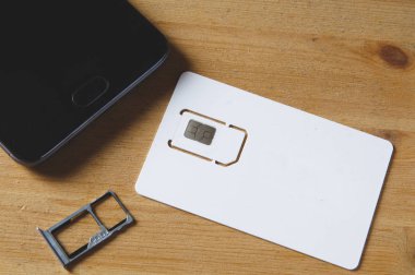 UNBRANDED SIM kart takılı bir akıllı telefon, SIM kart özelleştirilebilir hazır