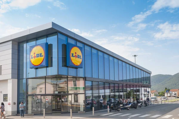 Massa Italia Julio 2018 Entrada Principal Una Tienda Comestibles Lidl —  Fotos de Stock