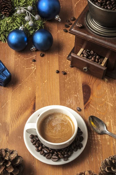 Filiżanka kawy sorzaokrąglone Dekoracje świąteczne, Kawa gr — Zdjęcie stockowe