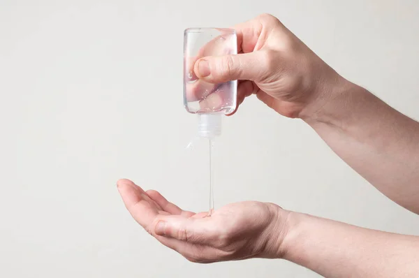 Man Using Gel Sanitizer Disinfect His Hands — Stock Photo, Image