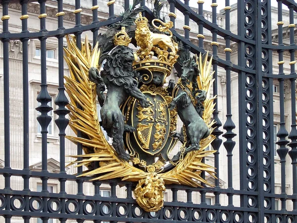 Royal Coat Arm Királyi Pecsét Buckingham Palota Főkapuján Londonban Angliában — Stock Fotó