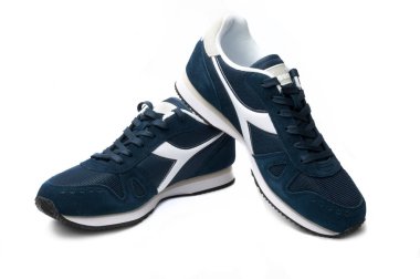 Carrara, İtalya - 3 Temmuz 2020 - Bir çift mavi Diadora 