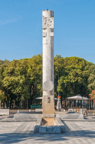 Marina Carrara Toscana Fontana Dell Obelisco Marmo Italiano Nella Piazza — Foto Stock