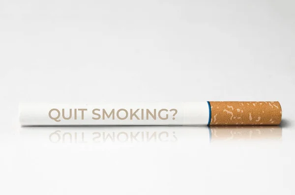 Бросить Курить Концепция Закрыть Сигарету Сообщением Бросить Курить Напечатанным Ней — стоковое фото
