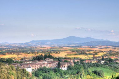 Siena ve Toskana tepelerinin panoramik manzarası.