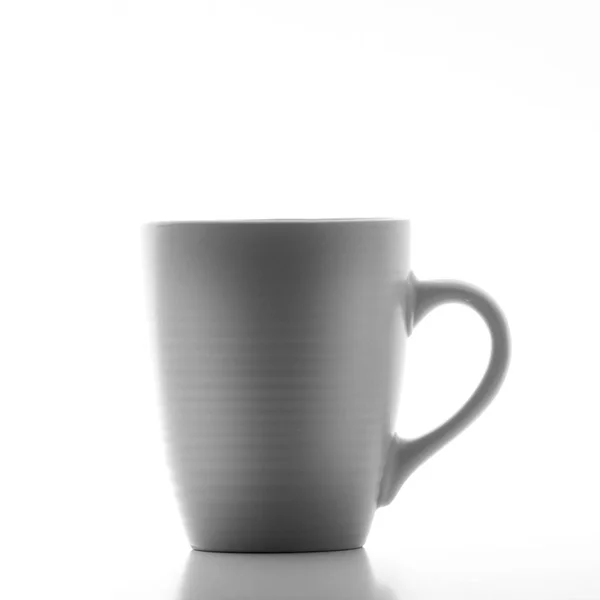 Чашка кофе изолированы на белом фоне. Mock up . — стоковое фото