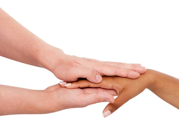 Tomando de la mano pareja de una raza mixta sobre fondo blanco . — Foto de Stock