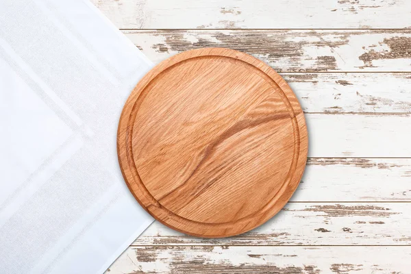 Tabel doek en pizza board op vintage houten tafel. Bovenaanzicht mockup — Stockfoto