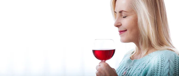 Closeup portrait of female customer drinking red wine with eyes closed. — Stock Photo, Image