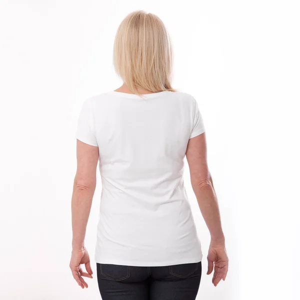 T シャツのデザインや人々 のコンセプト - 空白の白い t シャツ、シャツ背面分離で女性のクローズ アップ。モックアップします。. — ストック写真