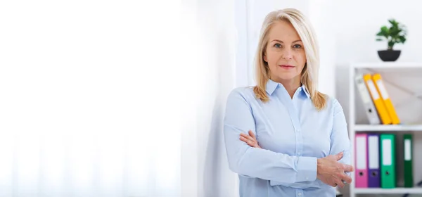 Portrait of beautiful middle aged businesswoman in office — Stock Photo, Image