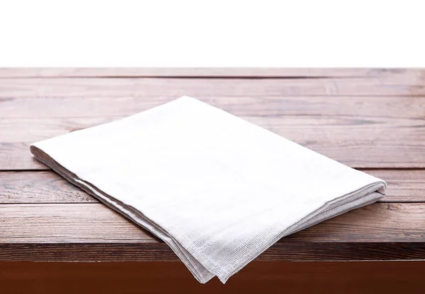 Τραπέζι με λευκή πετσέτα που απομονώνονται σε λευκό. — Φωτογραφία Αρχείου