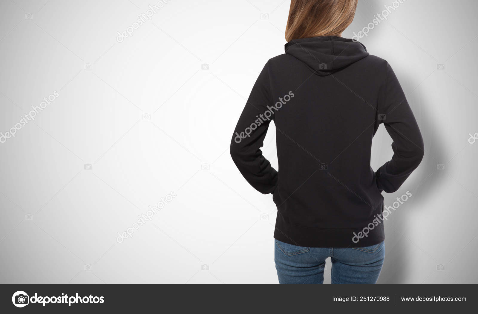 Chica joven en sudadera negra, sudaderas con capucha negro ver aislado  sobre fondo blanco .: fotografía de stock © victoreus #251270988