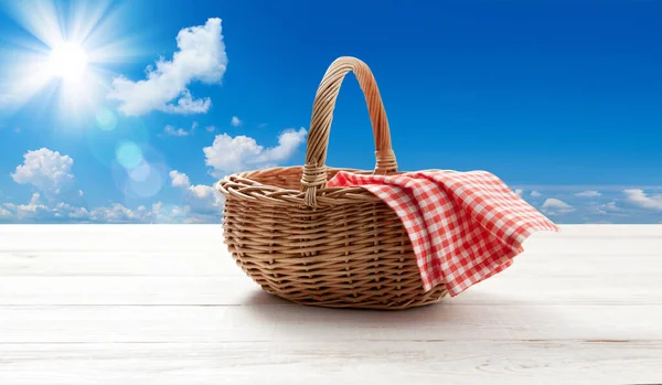 Empty basket with red napkin picnic on table place — Stock Photo, Image